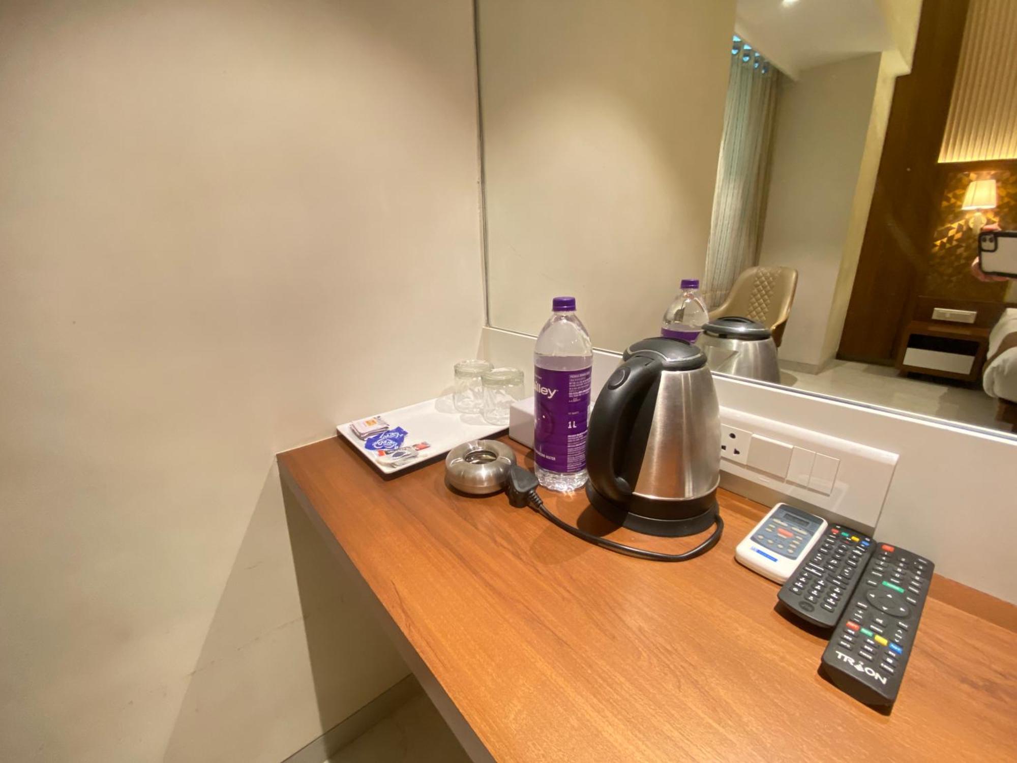 Hotel Czar Inn - Vashi Navi Mumbai Buitenkant foto